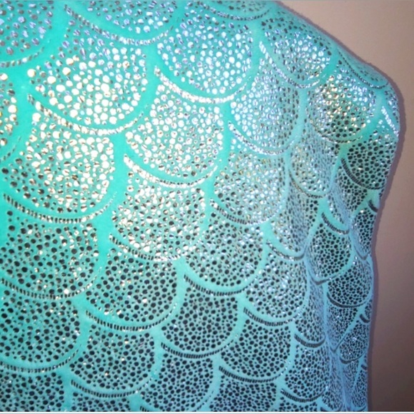 Justice Mermaid Tail Plush Blanket, Aqua with Silver Embossing - Picture 3 of 7